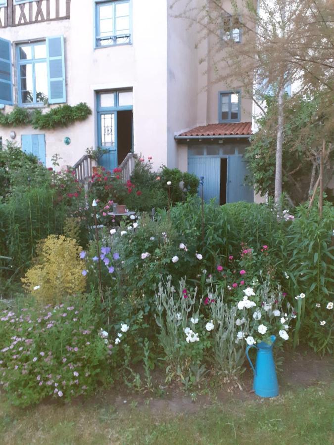 Chambre D Hote "Sous Le Clocher" Saint-Léonard-de-Noblat Εξωτερικό φωτογραφία