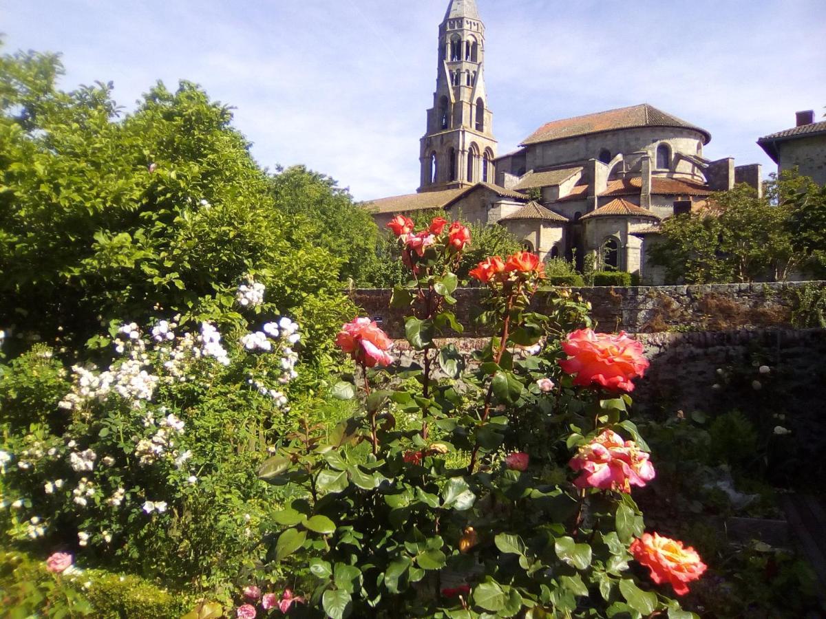 Chambre D Hote "Sous Le Clocher" Saint-Léonard-de-Noblat Εξωτερικό φωτογραφία